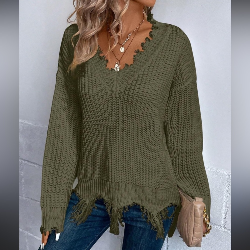 NWT Zenana Outfitters Olive Frayed Hem Sweater